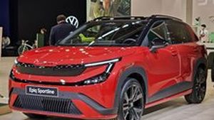 Škoda Epiq dostala sportovní soupravu. Sportline nabízí obří kola i černou střechu Škoda Epiq dostala sportovní soupravu. Sportline nabízí obří kola i černou střechu