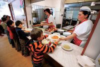 Obědy zdarma pro 170 tisíc dětí. Návrh ministra Plagy většinu rodin nepotěší