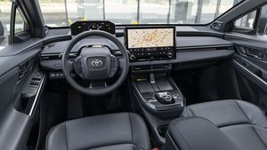Skutečný konec držení mobilů za jízdy? Toyota si patentovala samočinné focení okolí