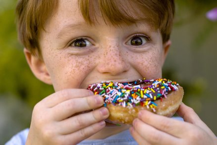 Máte dítě závislé na sladkostech? Možná mu chybějí bílkoviny