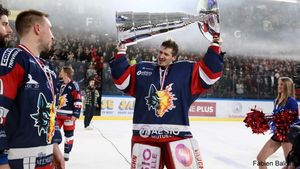 Slavil tři medaile na MS, čtyři tituly i Spengler Cup. Úspěšný gólman teď pomáhá v Olomouci
