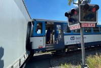 Ve Šluknově se srazil vlak s nákladním autem, pět lidí se zranilo