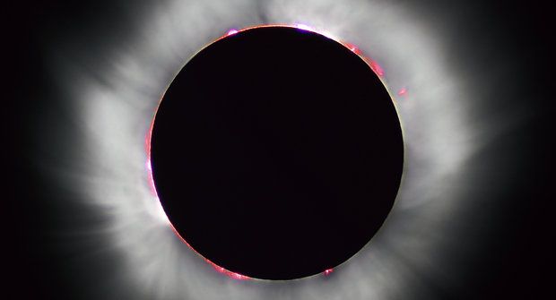 Průvodce Sluneční soustavou: Ohnivá koule Slunce