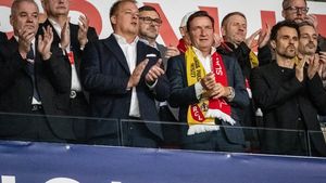Smetánka v hledišti první bitvy Slavie v Lize mistrů: »Rozpůlené« legendy, hokejisté i politici