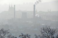 Česko trápí sněhové jazyky, mlhy i smog. Na Šumavě bylo –28 °C