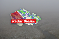 V Krkonoších mrzlo a napadl čerstvý sníh. Chladno bude v celém Česku, sledujte radar Blesku