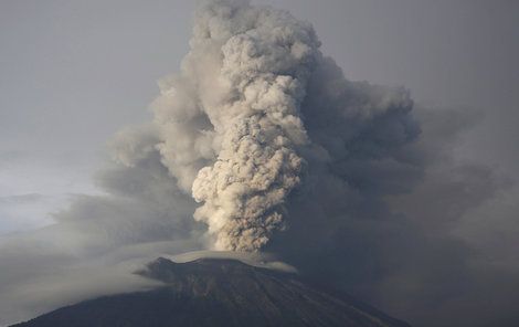 V září 2017 se sopka Agung začala opětovně probouzet. Indonéské úřady evakuovaly tisíce lidí.