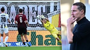 Sparta po Hradci: ostudný start i rozdíl ve střídání. Surovčík je pod ochranou Sparta po Hradci: ostudný start i rozdíl ve střídání. Surovčík je pod ochranou