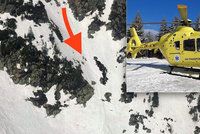 Parta dobrodruhů vyrazila do Krkonoš: Pro zraněného skialpinistu musel letět vrtulník