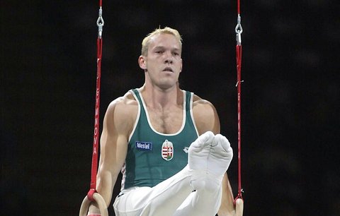 Maďarský gymnasta Szilveszter Csollány v roce 2002