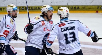 ONLINE: Kladno s posilou z KHL hostí Třinec, Dynamo hraje s Olomoucí