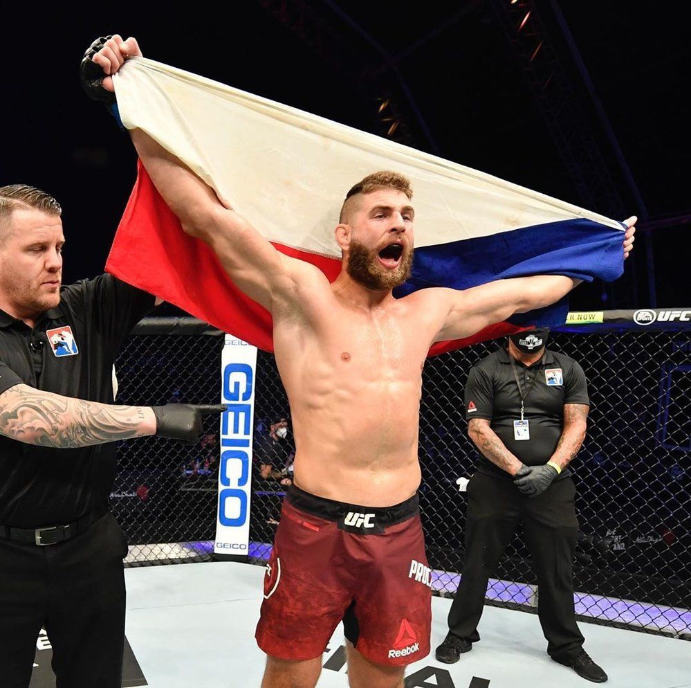 Jiří Procházka zvládl vítězně svůj debut v UFC