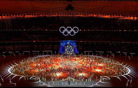 Závěrečný ceremoniál olympiády v Pekingu a zhasnutí olympijského ohně