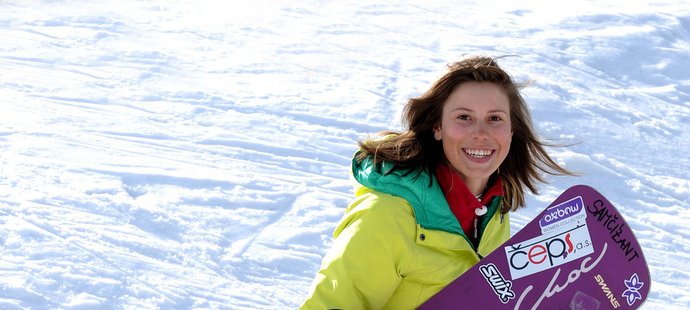 Půvabná česká snowboardistka Eva Samková vyhrála potřetí v kariéře juniorské mistrovství světa