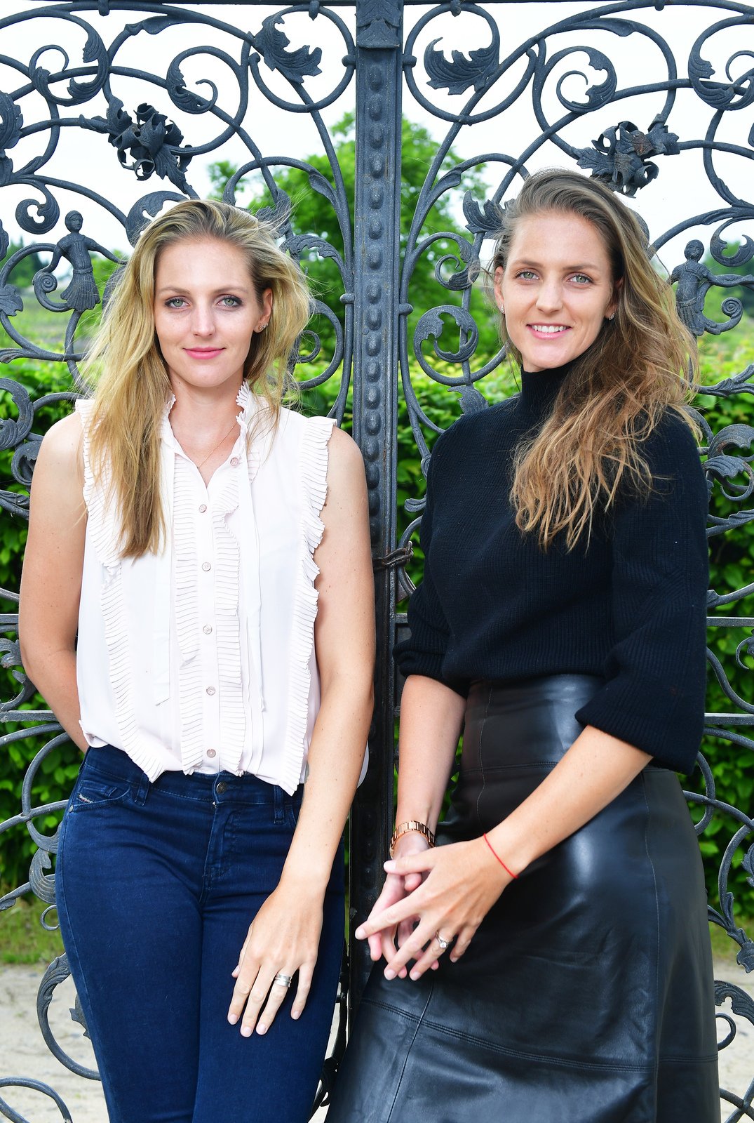 Tenisové sestry Kristýna (vlevo) a Karolína Plíškovy. Podle jejich slov už si je lidé pletou jen občas na zahraničních turnajích 