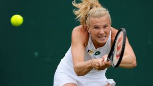 Wimbledon ONLINE: Siniaková dostala kanára, Rosol bojuje. Začalo pršet