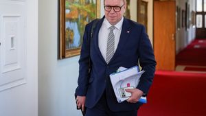 Střet zájmů exporadkyně Juchelky: MPSV o peníze nepřijde, tvrdí ministr Střet zájmů exporadkyně Juchelky: MPSV o peníze nepřijde, tvrdí ministr