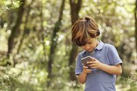 Osm dětí z deseti je denně on-line na mobilu! Co sledují?