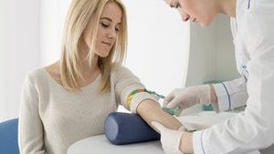 Syndrom bílého pláště: Strach může komplikovat vaši diagnózu. Svěřte se lékaři