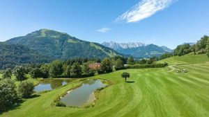 Tady si můžete odpálit přes hranice. Kaiserwinkl je golfový ráj obklopený štíty Alp Tady si můžete odpálit přes hranice. Kaiserwinkl je golfový ráj obklopený štíty Alp