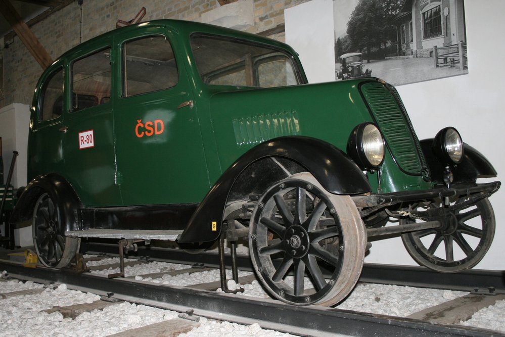 Tatrovka bez volantu: Motorizovaná drezína Tatra T 15