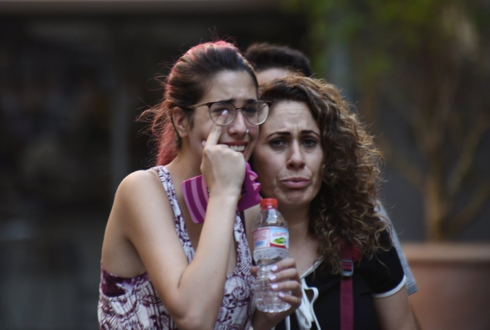 Při útoku v Barceloně bylo zraněno několik desítek lidí, lidé na místě byli v šoku. 