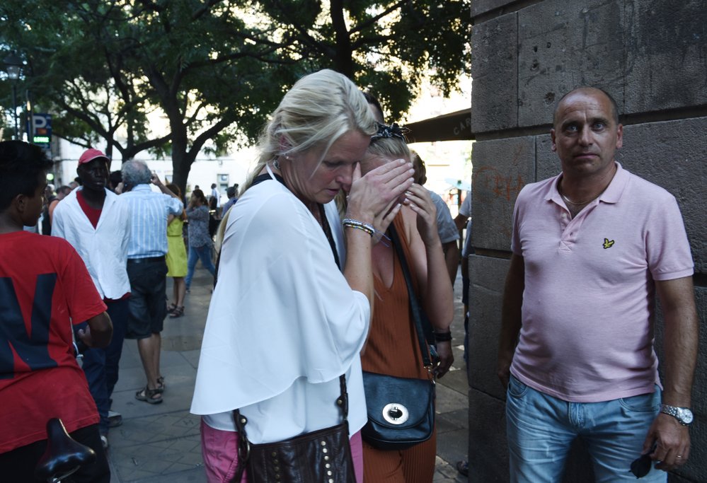 Při útoku v Barceloně bylo zraněno několik desítek lidí, lidé na místě byli v šoku. 