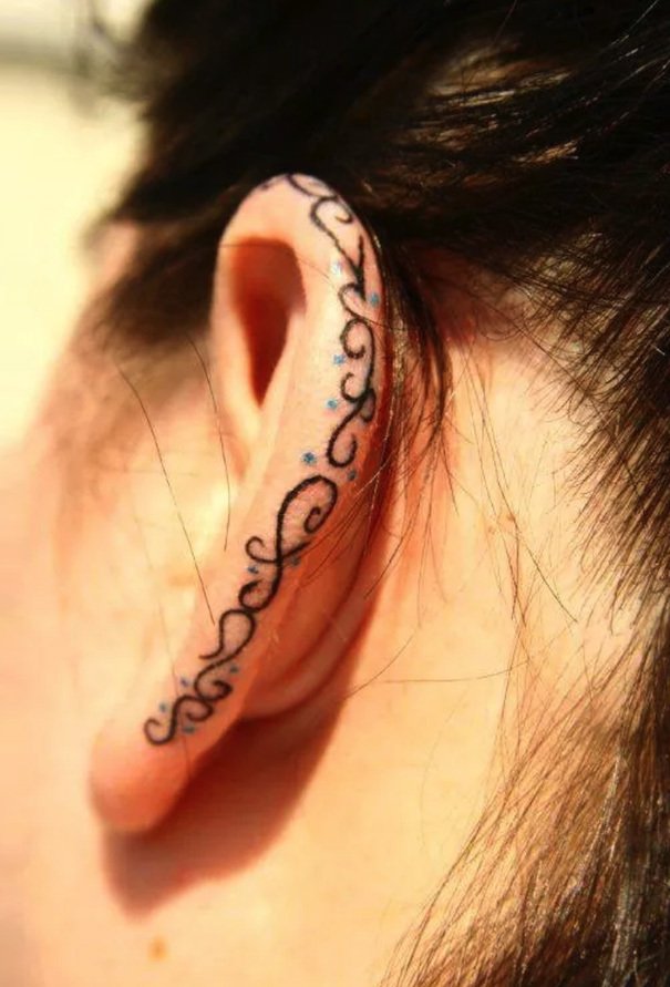 Zajímavá ušní tetování. Líbí se vám?