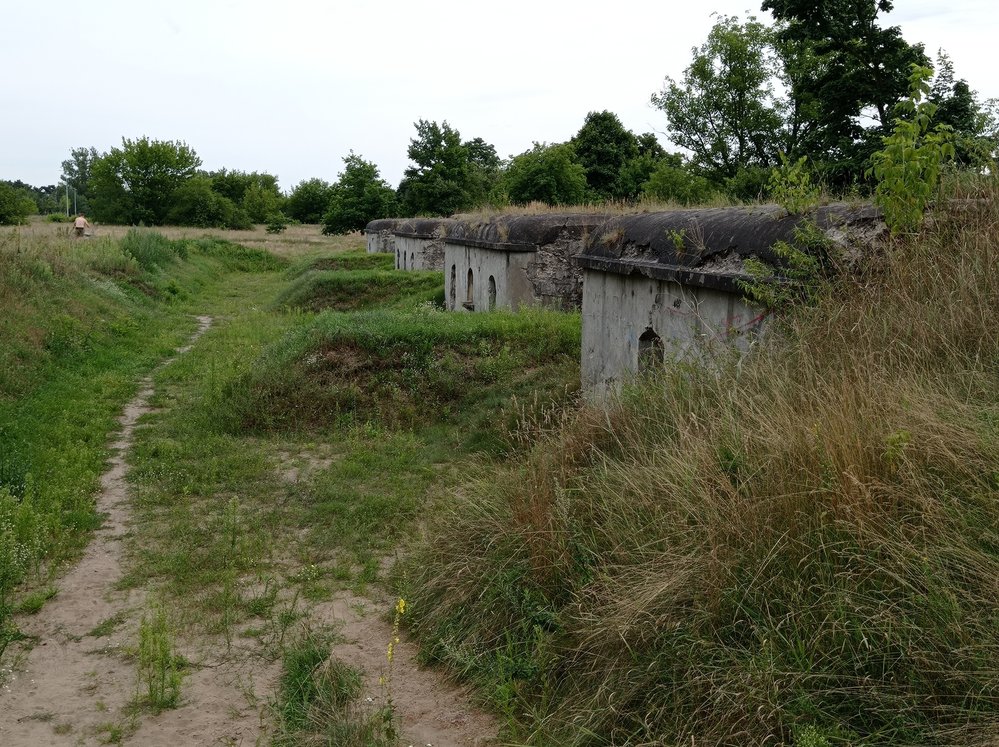 Pozůstatek tří dělostřeleckých stanovišť v pevnostním skanzenu Toruň