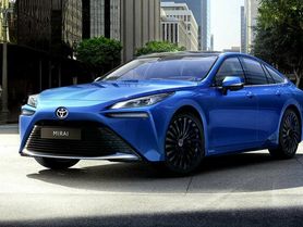 Toyota Mirai přijíždí vylepšená pro rok 2024. Nyní zaparkuje i bez řidiče uvnitř