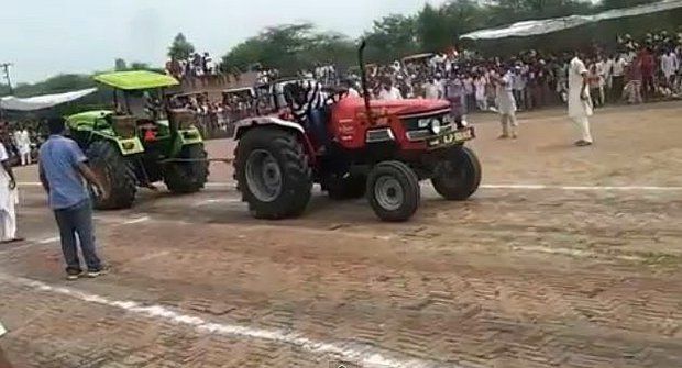 Traktor versus traktor! Aneb když se u nás chlapi rozjedou