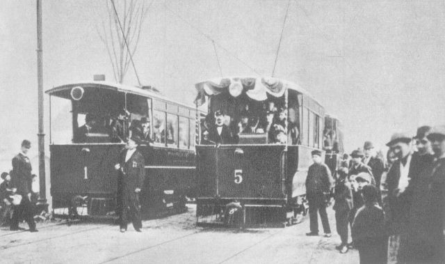 První elektrická tramvaj v Praze se rozjela před 18. července 1891.