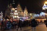 Vánoční trhy v Polsku: Hlava na hlavě, plno stánků a čeština. S opatřeními tam ale přitvrdí