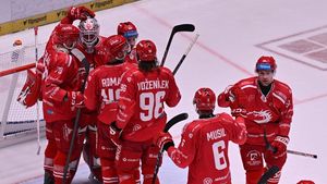 Třinec dál plení extraligu, už dorovnal rekord. Kovařčík vtipkoval a pálil pro syna Třinec dál plení extraligu, už dorovnal rekord. Kovařčík vtipkoval a pálil pro syna