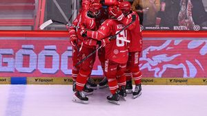 Třinec - Plzeň 3:2. Bleskový domácí obrat ve třetí třetině, třemi body zazářil Nestrašil