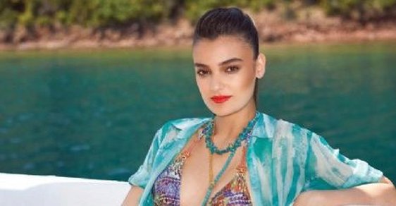 Podívejte se na Miss Turecko, která byla odsouzena za sdílení básničky, jež kritizovala Erdoğana