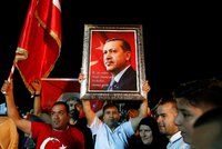 Erdogan tvrdí, že vyhrál volby v Turecku. Opozice to nechce zatím slyšet