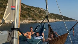 Týden na plachetnici, svíčky s vůní chleba a funky cereálie Týden na plachetnici, svíčky s vůní chleba a funky cereálie