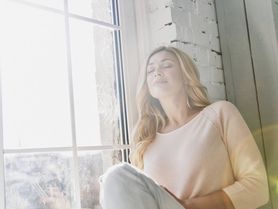 Úklid duše po vzoru Marie Kondo: Jak přestat myslet negativně a víc se smát
