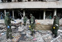 ONLINE: Rusové v Mariupolu zabili 21 tisíc lidí, tvrdí starosta. Charkovem otřásla exploze
