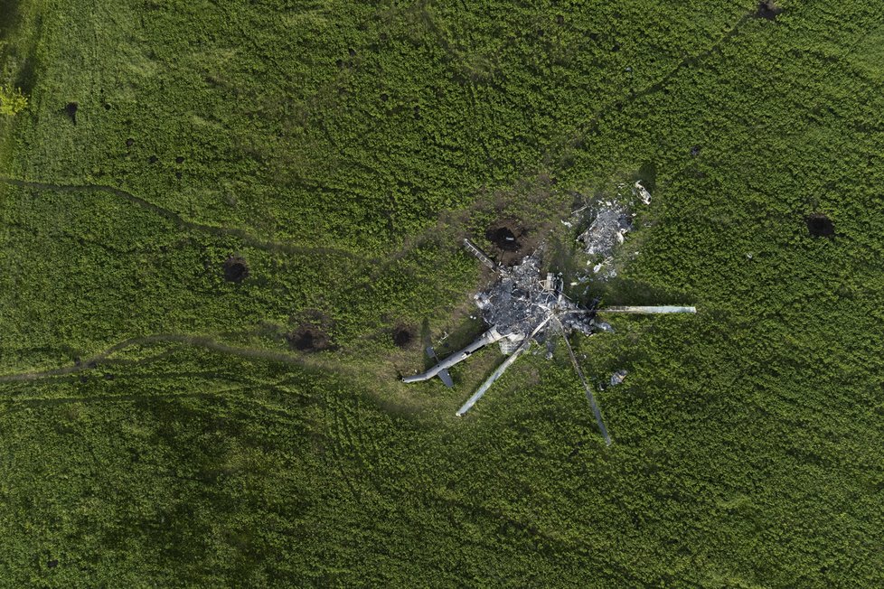 Válka na Ukrajině: Sestřelený ruský vrtulník, (16.05.2022).