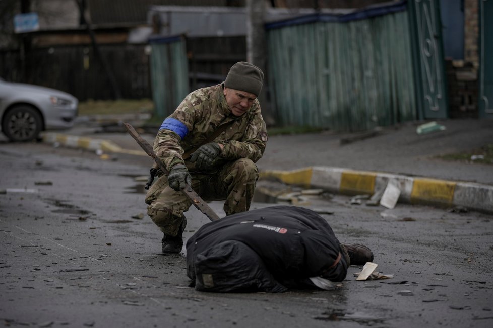 Válka na Ukrajině: Ukrajincům se povedlo osvobodit část měst dobyté ruskými vojáky. (2.4.2022)