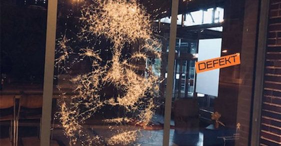 Ničení jako umění? Švýcar vytváří pozoruhodné portréty rozbíjením skla