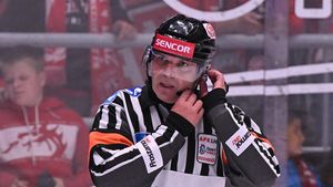 Unikátní pohled, celá aréna tleskala sudímu. Hradil byl dojatý: Nejvyšší čas skončit