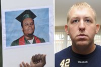 Policista, který zastřelil černošského mladíka rezignoval