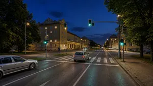 V Havířově mají chytré křižovatky. V noci svítí na semaforech červená, když přijede auto, dají mu zelenou V Havířově mají chytré křižovatky. V noci svítí na semaforech červená, když přijede auto, dají mu zelenou