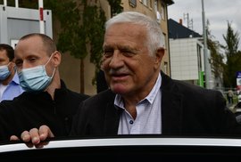 Václav Klaus odvolal Markétu Pekarovou Adamovou z parlamentu a vydal ji do Maďarska