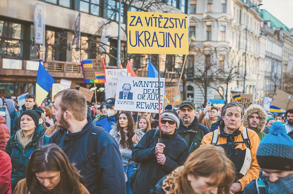 OBRAZEM:Na podporu Ukrajině proti ruské invazi demonstrovalo v Praze až 80.000 lidí | E15.cz