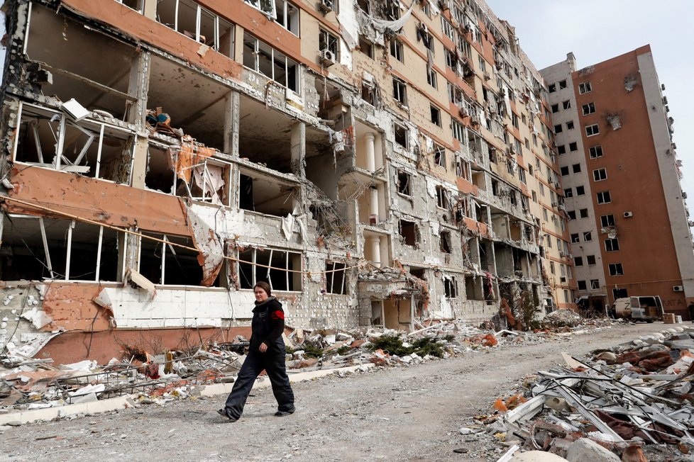 Válka na Ukrajině: Zdevastované ulice Mariupolu (17.4.2022)