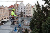 Vánoční trhy na Staroměstském náměstí: Program se ruší, strom ozdobí zlatá a červená